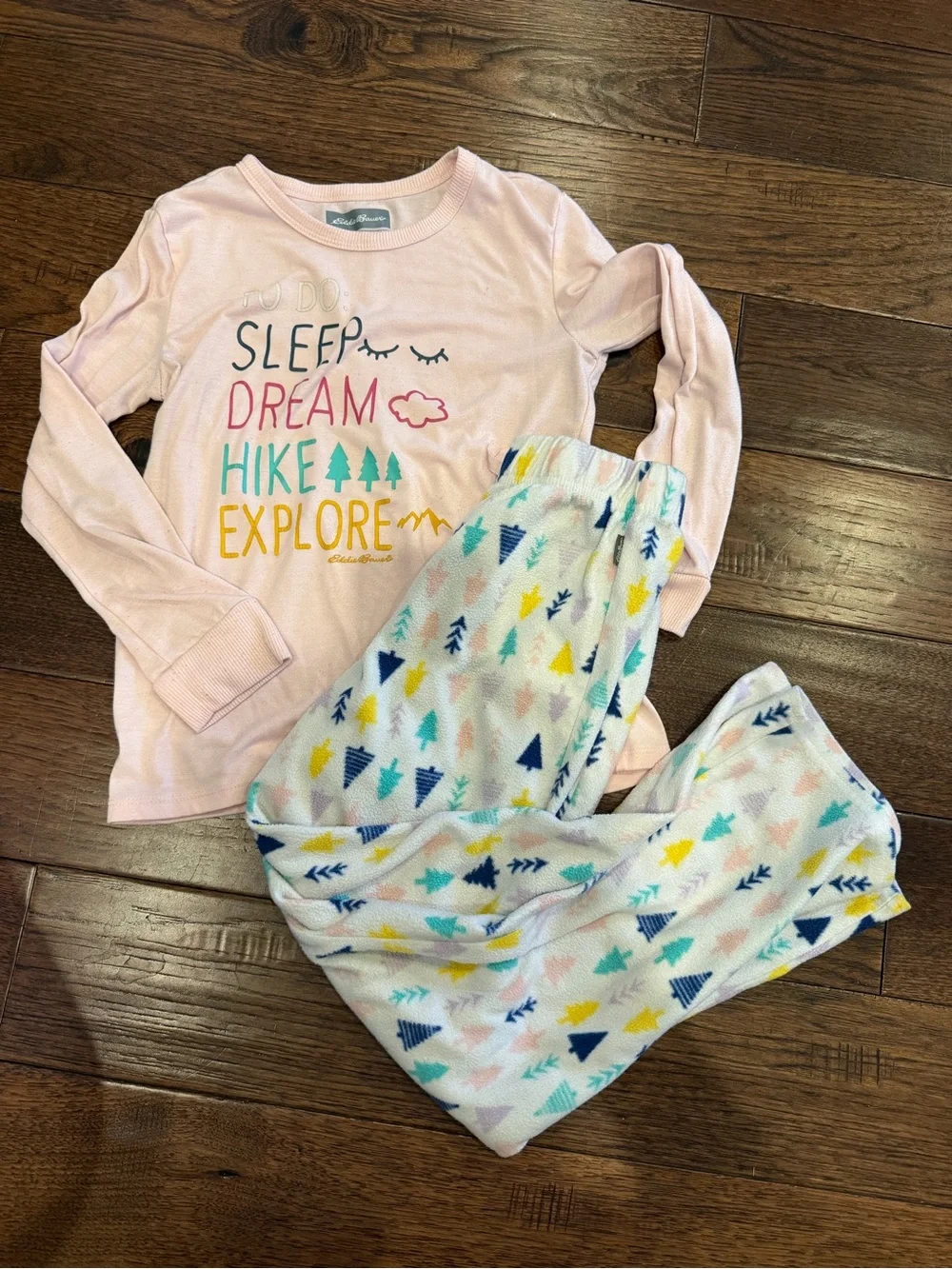 Girls' lot of 4 pajamas